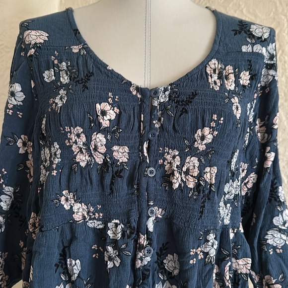 Torrid Blue White Blush Floral Smocked Button Front Top Blouse Shirt 2 - Picture 3 of 10